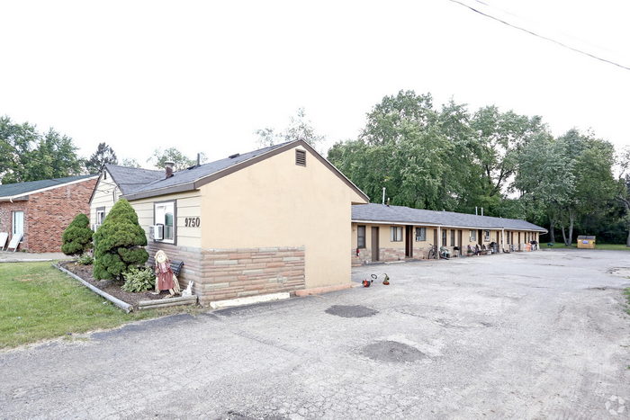 Bissey Motel - Real Estate Photos (newer photo)